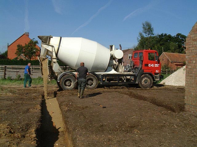 pouring.JPG (82419 bytes)